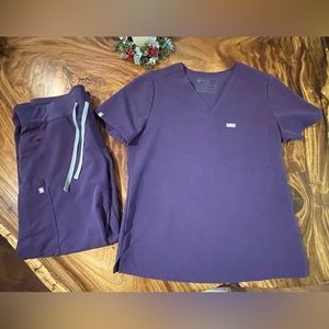 COPY - Figs purple shadow scrub set